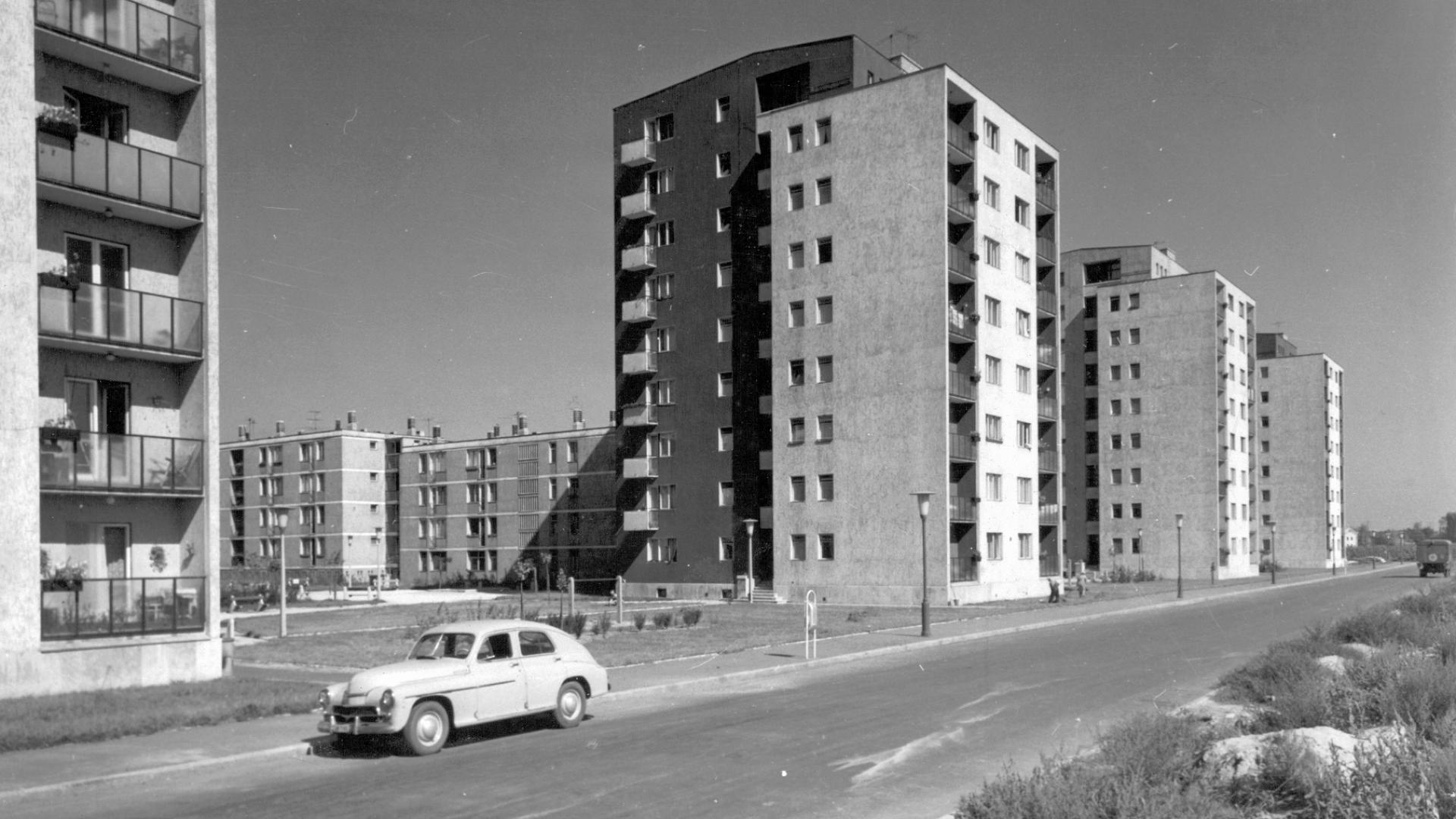 Nyolcemeletesek a Dési Huber út Távíró utca és Toronyház utca közötti szakaszán (1972)